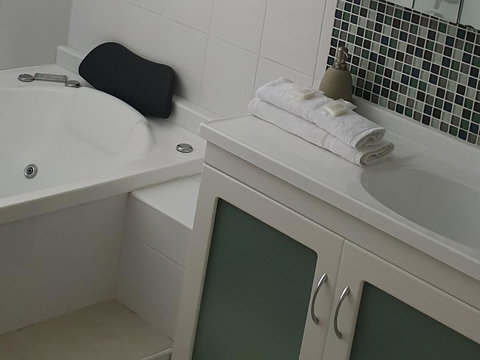 Oceania On Burleigh Beach - ACT Tourism 17