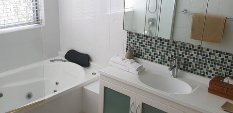 Oceania On Burleigh Beach - ACT Tourism 13