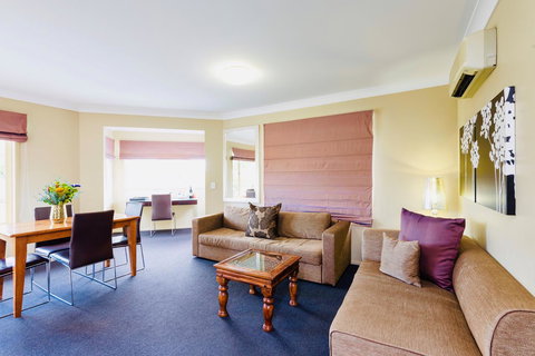 Ambassador On Ruthven - ACT Tourism 28