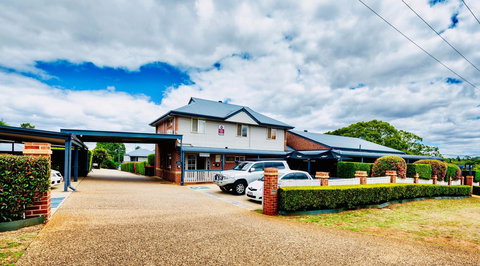 Ambassador On Ruthven - ACT Tourism 5