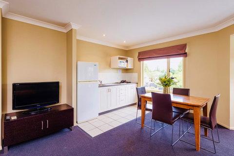 Ambassador On Ruthven - ACT Tourism 27