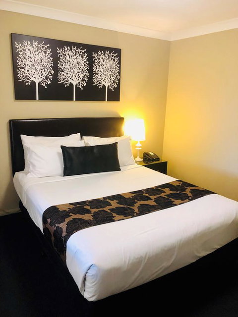 Ambassador On Ruthven - ACT Tourism 38