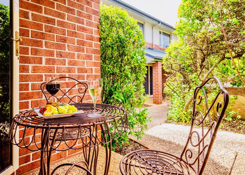 Ambassador On Ruthven - ACT Tourism 4