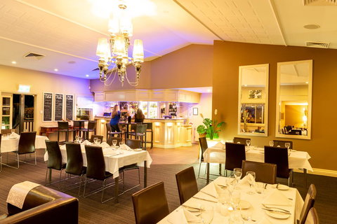 Ambassador On Ruthven - ACT Tourism 9