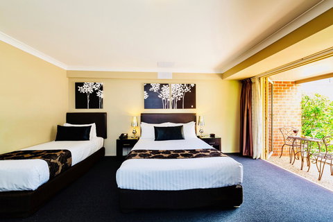 Ambassador On Ruthven - ACT Tourism 15