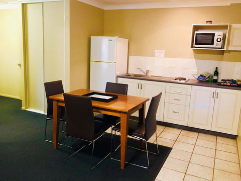 Ambassador On Ruthven - ACT Tourism 35