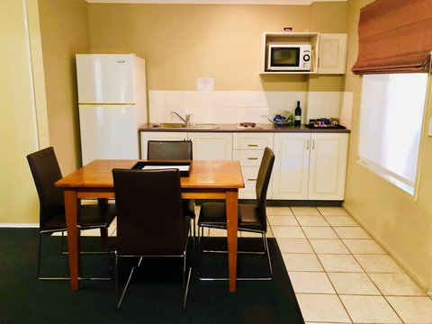 Ambassador On Ruthven - ACT Tourism 37