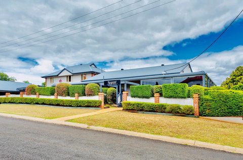 Ambassador On Ruthven - ACT Tourism 6