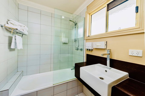 Ambassador On Ruthven - ACT Tourism 29