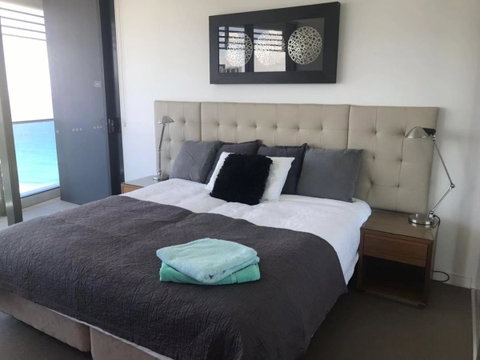 Luxury 3 Bedroom In Heart Of Broadbeach - ACT Tourism 20