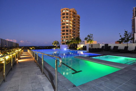 Luxury 3 Bedroom In Heart Of Broadbeach - ACT Tourism 11