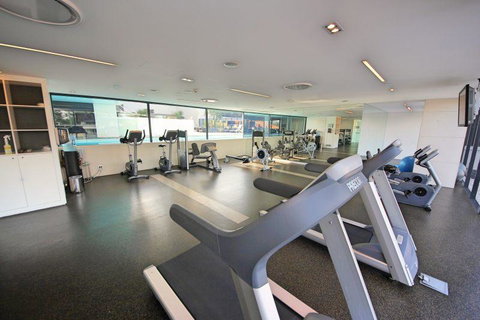 Luxury 3 Bedroom In Heart Of Broadbeach - ACT Tourism 9