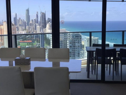 Luxury 3 Bedroom In Heart Of Broadbeach - ACT Tourism 12