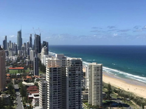 Luxury 3 Bedroom In Heart Of Broadbeach - ACT Tourism 1
