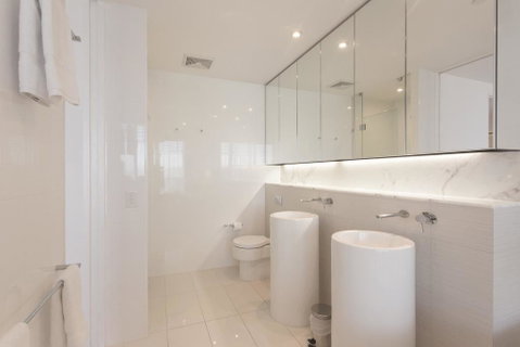 Luxury 3 Bedroom In Heart Of Broadbeach - ACT Tourism 4