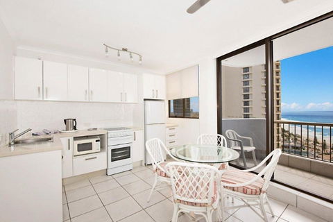 Surfers International Apartments - ACT Tourism 21