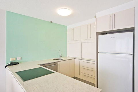 Surfers International Apartments - ACT Tourism 22
