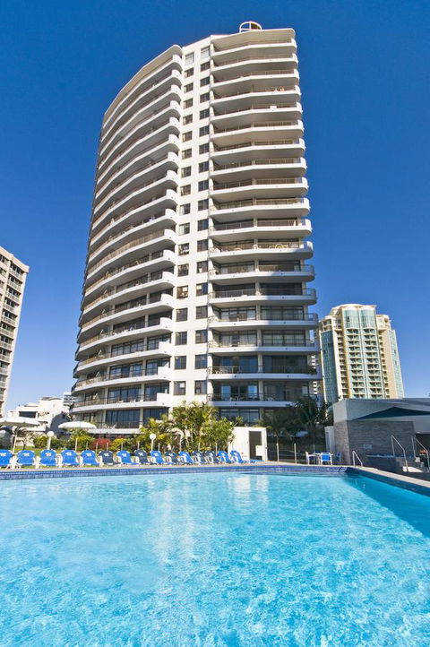 Surfers International Apartments - ACT Tourism 0