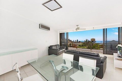 Surfers International Apartments - ACT Tourism 24