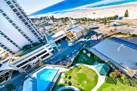 Surfers International Apartments - ACT Tourism 5