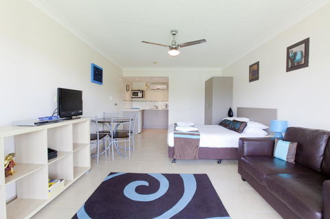 Bay Of Palms - ACT Tourism 40