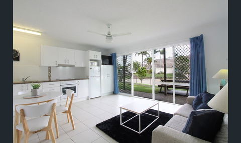 Bay Of Palms - ACT Tourism 22