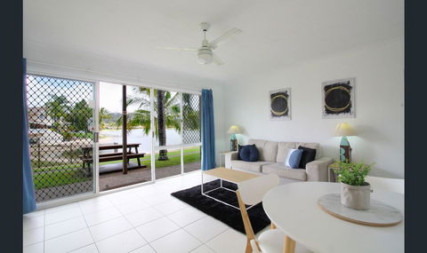 Bay Of Palms - ACT Tourism 1