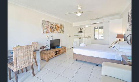 Bay Of Palms - ACT Tourism 10