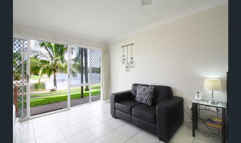 Bay Of Palms - ACT Tourism 2