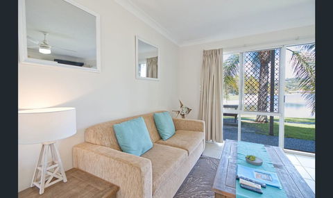 Bay Of Palms - ACT Tourism 5
