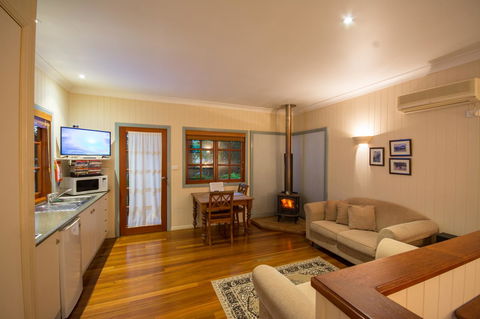 Allumbah Pocket Cottages - ACT Tourism 11