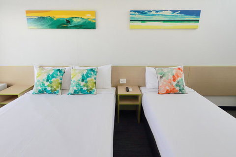 Palm Beach Hotel - ACT Tourism 1