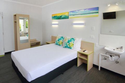 Palm Beach Hotel - ACT Tourism 2