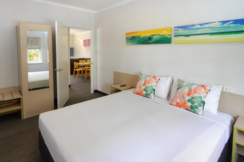Palm Beach Hotel - ACT Tourism 18