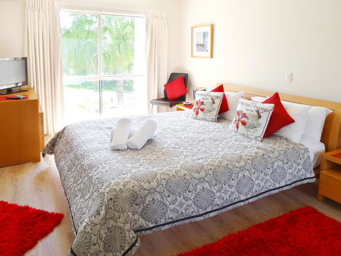 Waterfront Resort Villa With Buggy - ACT Tourism 12