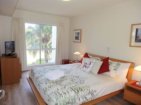 Waterfront Resort Villa With Buggy - ACT Tourism 15