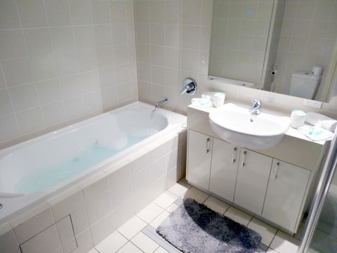 Waterfront Resort Villa With Buggy - ACT Tourism 10