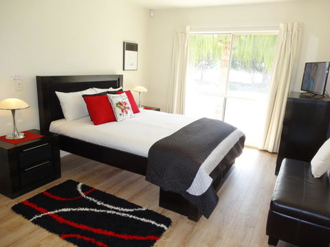 Waterfront Resort Villa With Buggy - ACT Tourism 9
