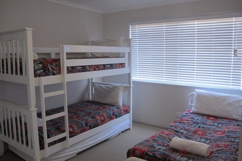 Grangewood Court Apartments - ACT Tourism 25