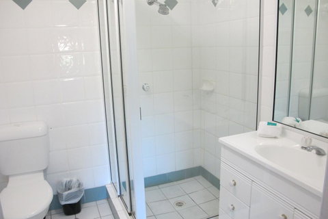 Grangewood Court Apartments - ACT Tourism 21