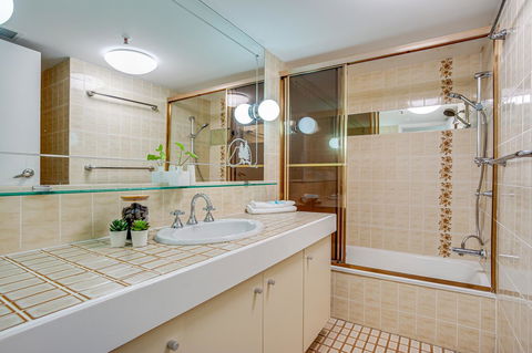 Gemini Court Holiday Apartments - ACT Tourism 11