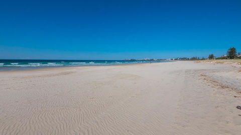 Bilinga Beach Motel - ACT Tourism 22