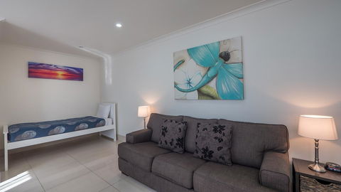 Bilinga Beach Motel - ACT Tourism 36