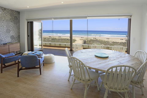 Bilinga Beach Motel - ACT Tourism 11