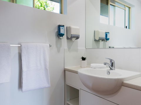 Anchor Motel Noosa - ACT Tourism 6