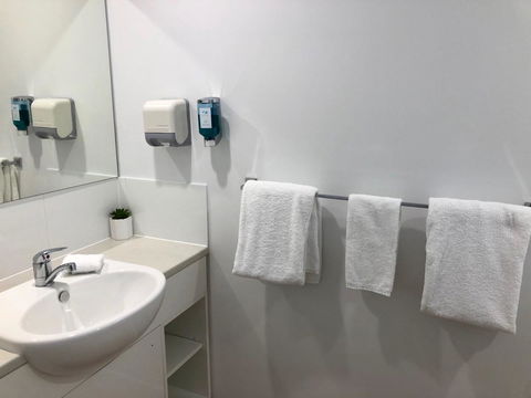 Anchor Motel Noosa - ACT Tourism 24