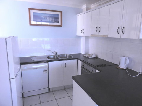 Broadbeach Travel Inn Apartments - ACT Tourism 43