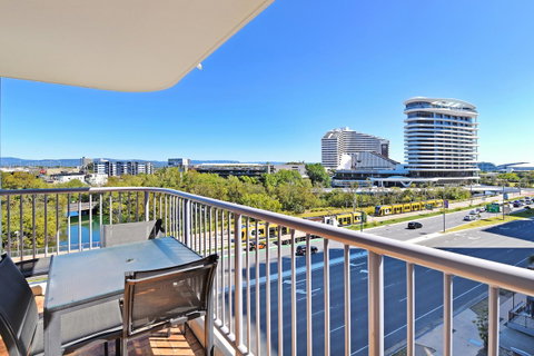Broadbeach Travel Inn Apartments - ACT Tourism 0