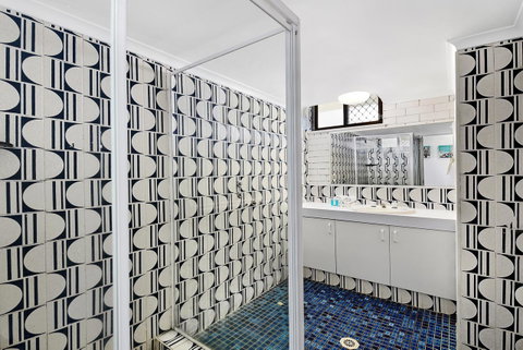 Broadbeach Travel Inn Apartments - ACT Tourism 21