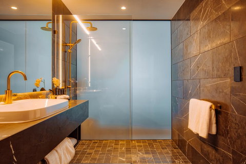Eatons Hill Hotel - ACT Tourism 20